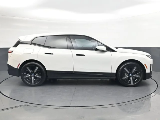 Certified Used 2024 White/off-white BMW xDrive50 image 3