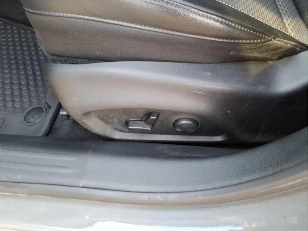 Used 2023 Gray Jeep Latitude image 18