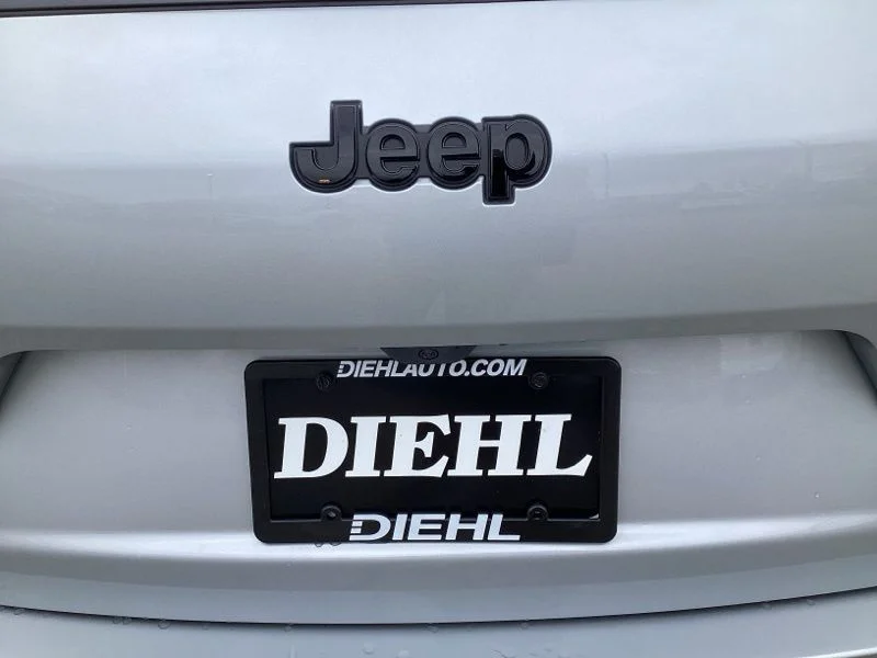 New 2026 Silver Zynith Exterior Paint Jeep Altitude image 11