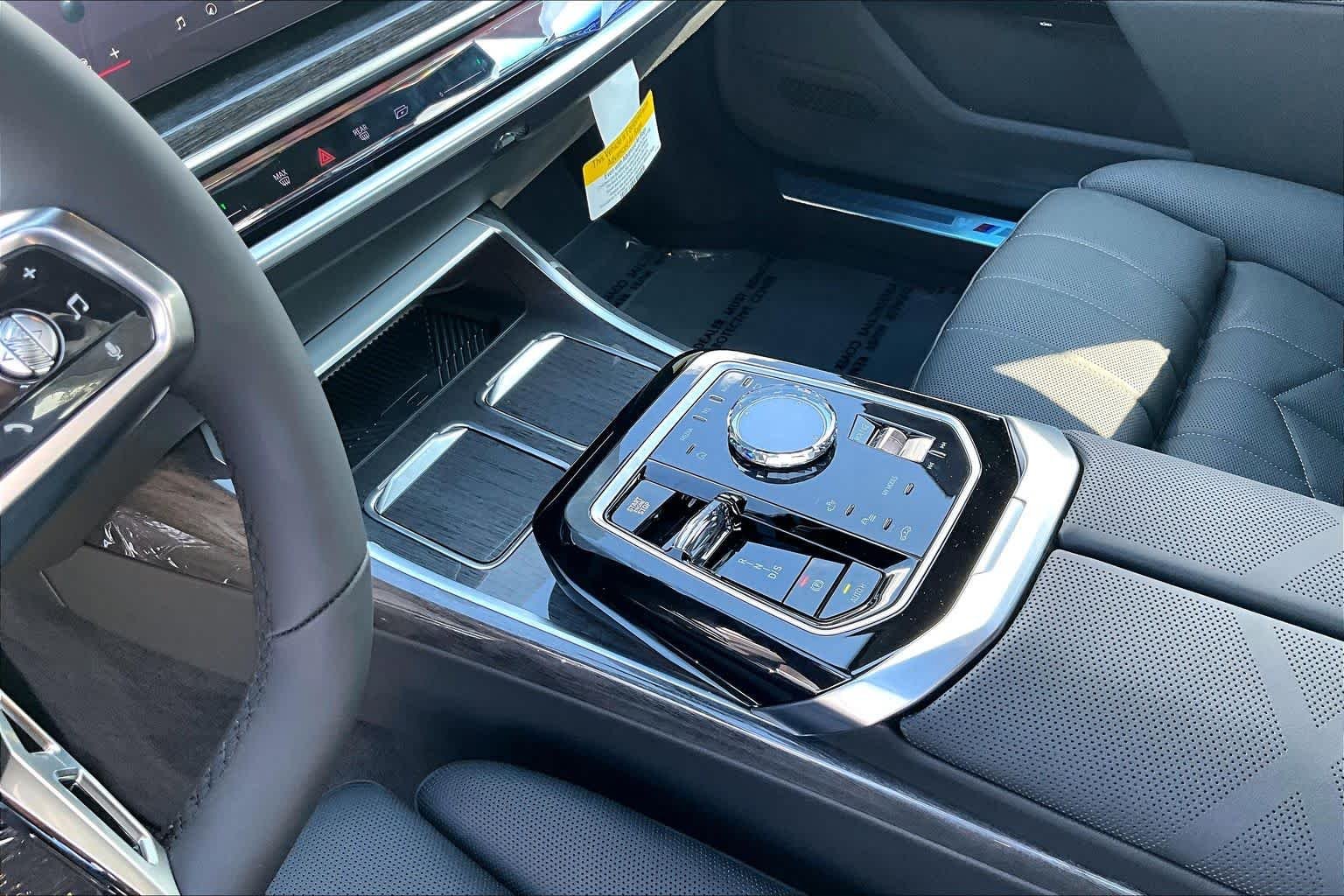 New 2026 Mineral White Metallic BMW 750e xDrive image 7