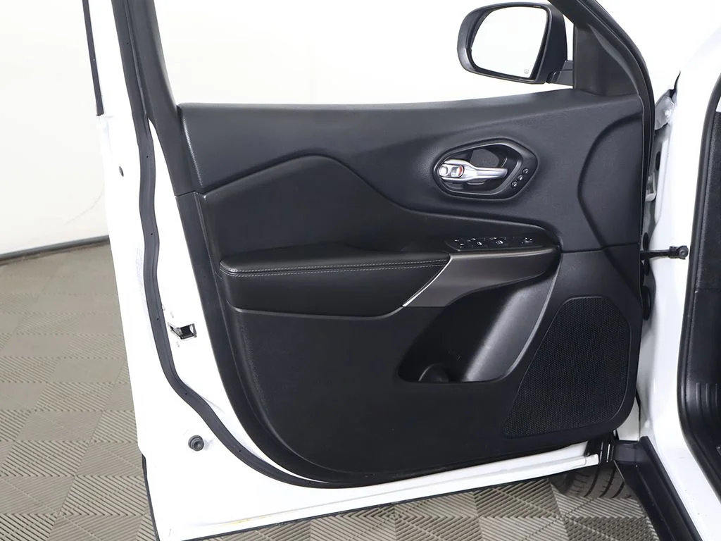 Used 2019 White Jeep Limited image 24