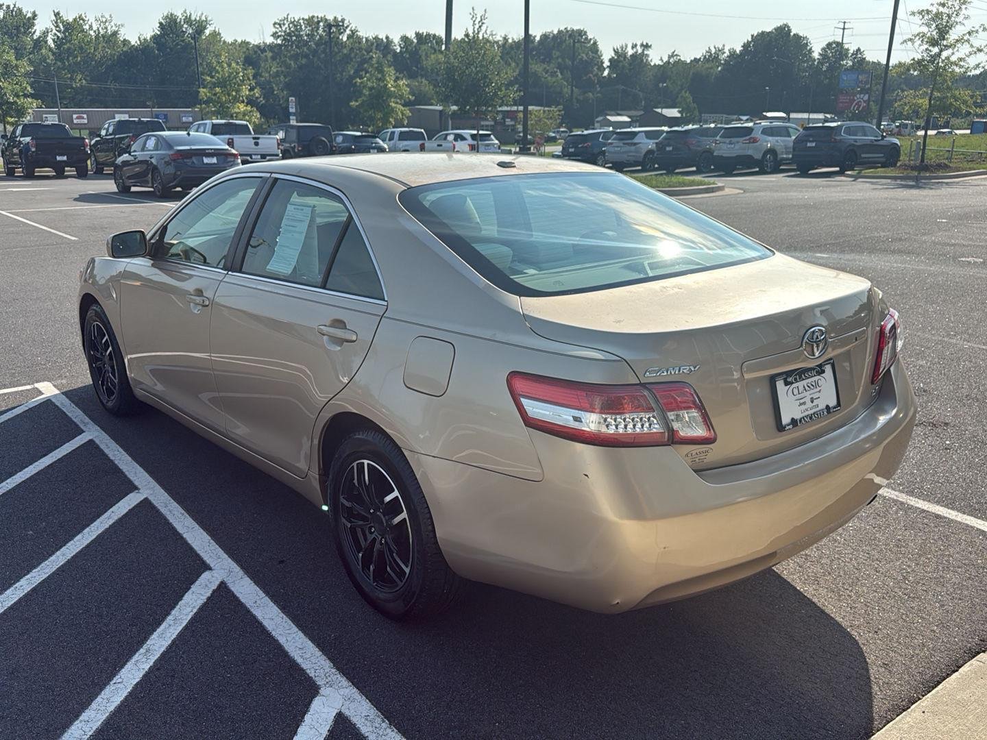 Used 2010  Toyota LE image 8