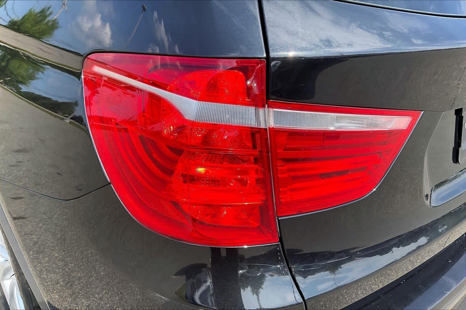 Used 2014 Black Sapphire Metallic BMW xDrive28i image 27
