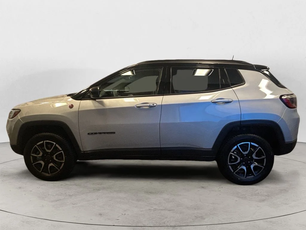 Used 2025 Silver Zynith Jeep Trailhawk image 2