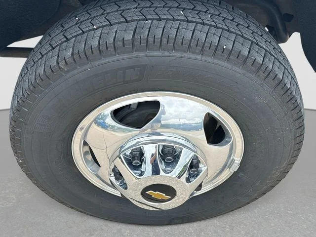 Used 2022 White Chevrolet High Country image 10