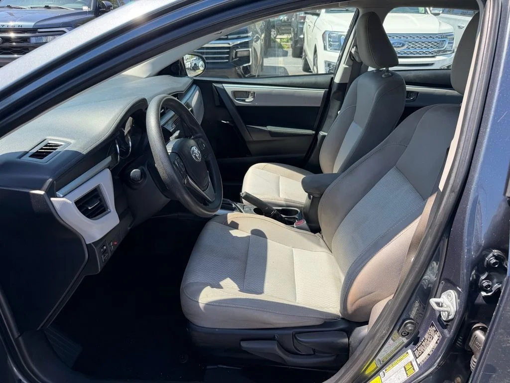 Used 2015 Gray Toyota LE image 10
