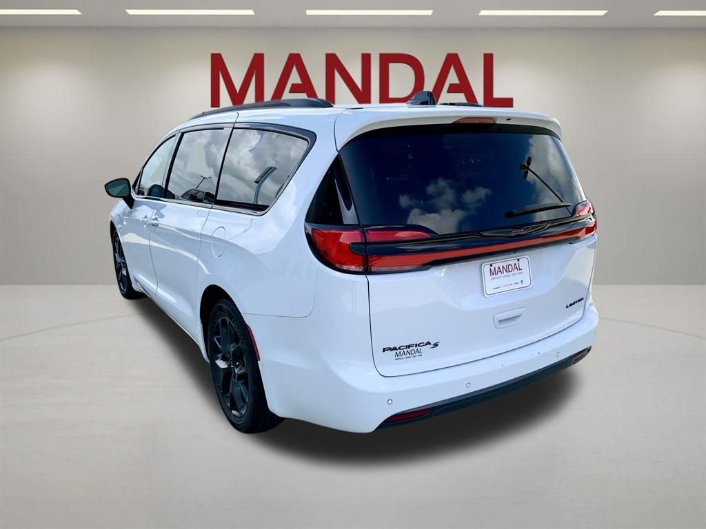 Used 2025 White Chrysler Limited image 7