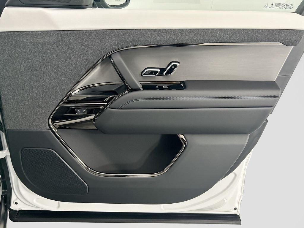 New 2026 Fuji White Land Rover Dynamic SE image 24