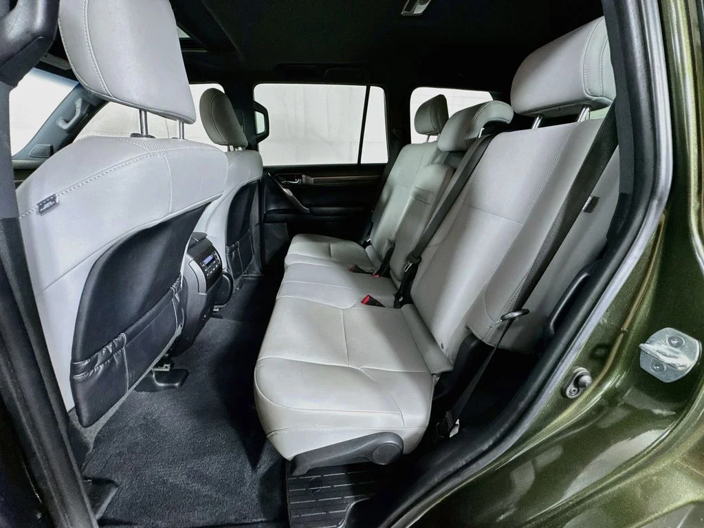 Used 2023 Green Lexus 460 image 30