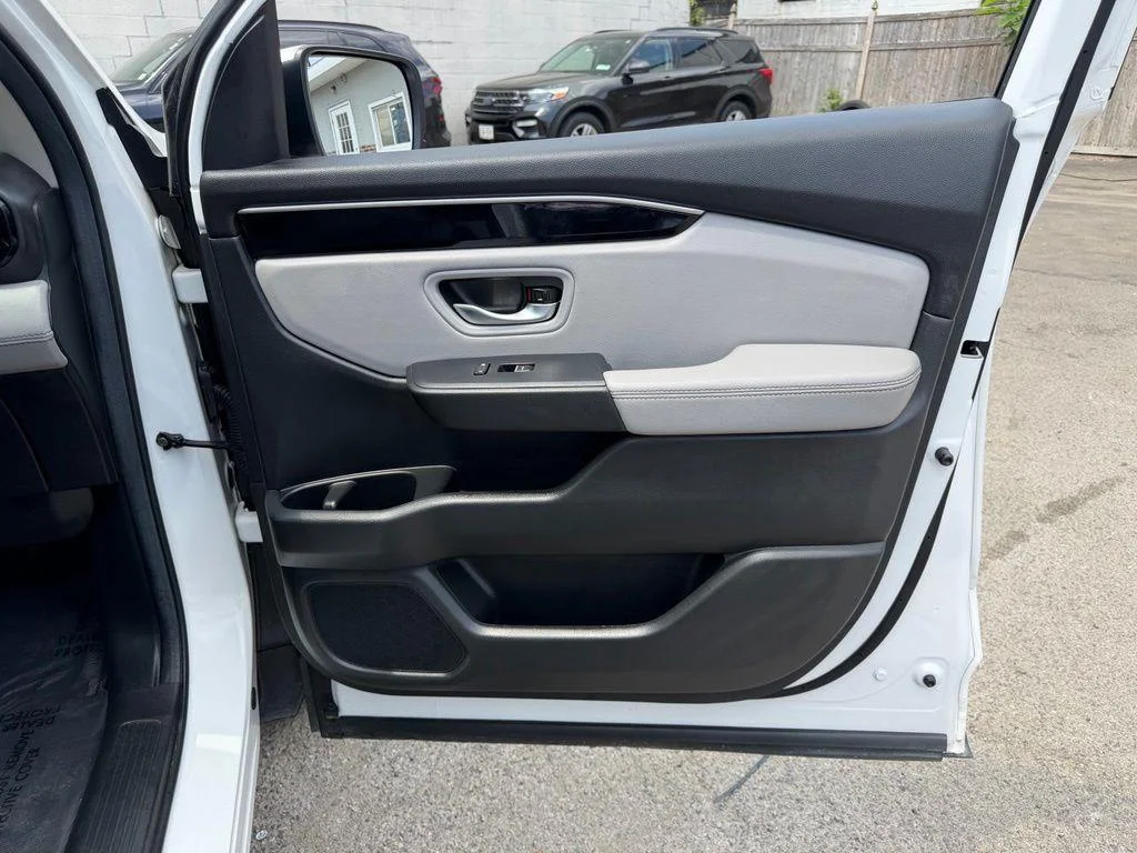 Used 2025 White Honda EX-L image 13
