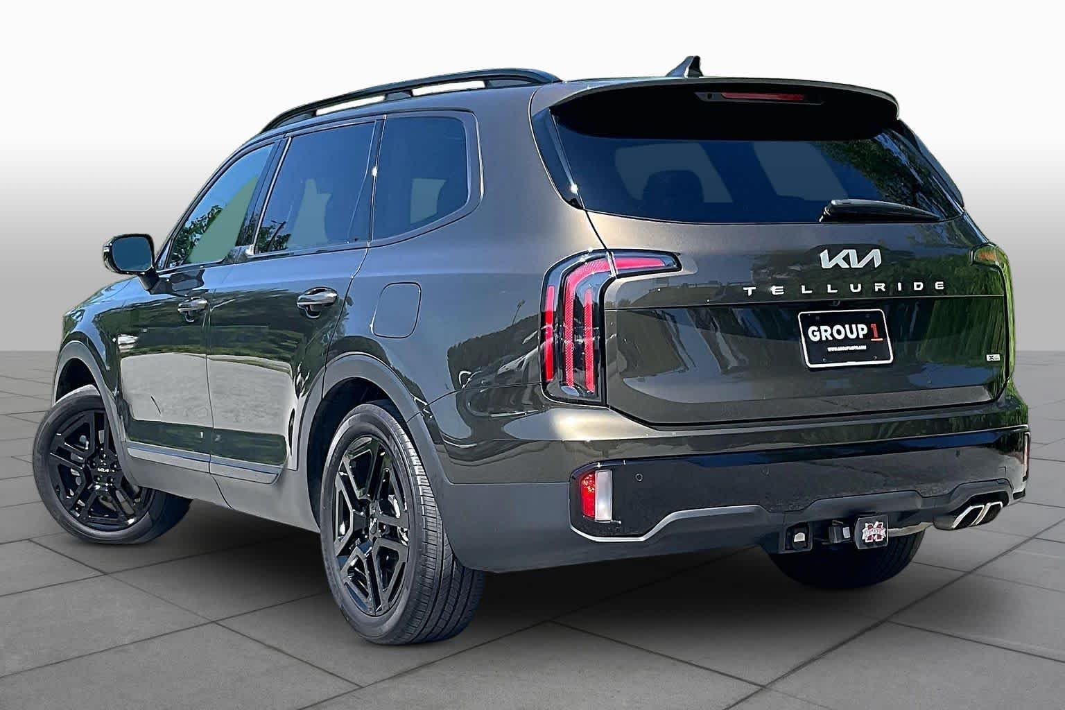 Used 2024 Dark Moss Kia SX Prestige X-Line image 11