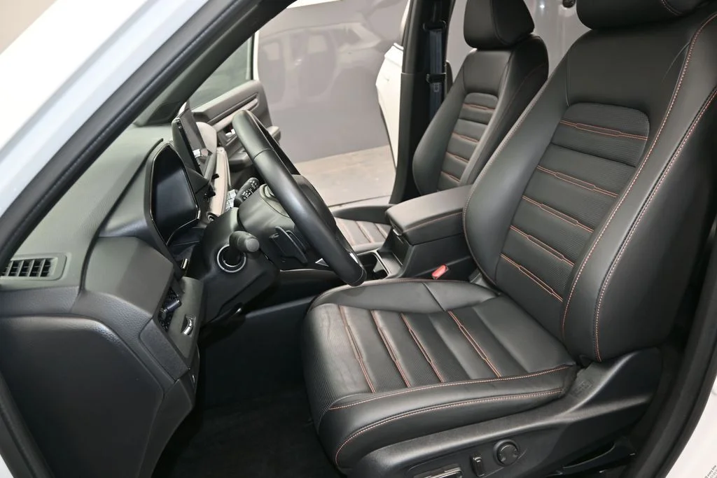 Certified Used 2025 Platinum White Pearl Honda Sport-L image 15
