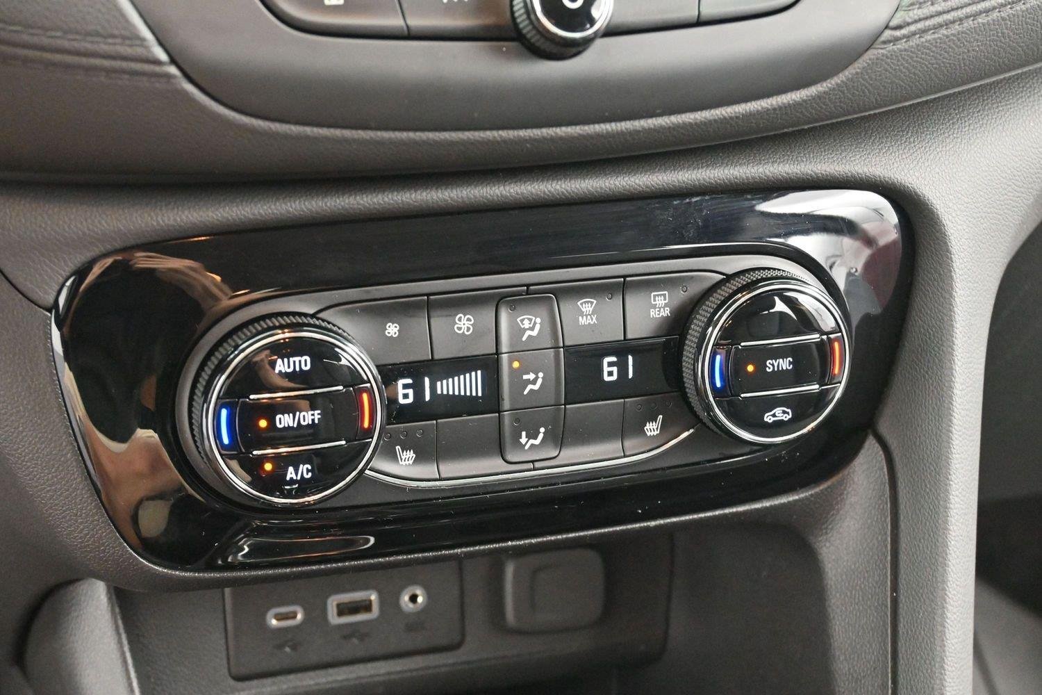 Used 2022 Cinnabar Metallic Buick Select image 22