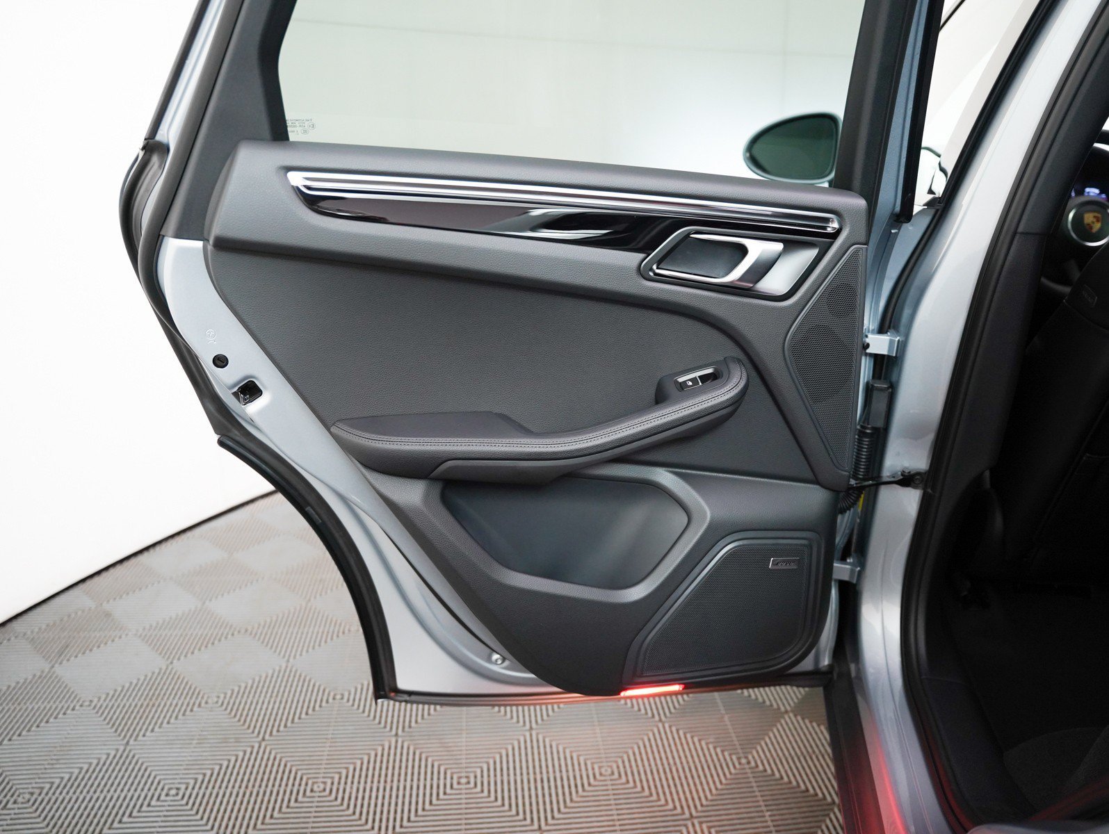 New 2026 DOLOMITE SILVER Porsche  image 25