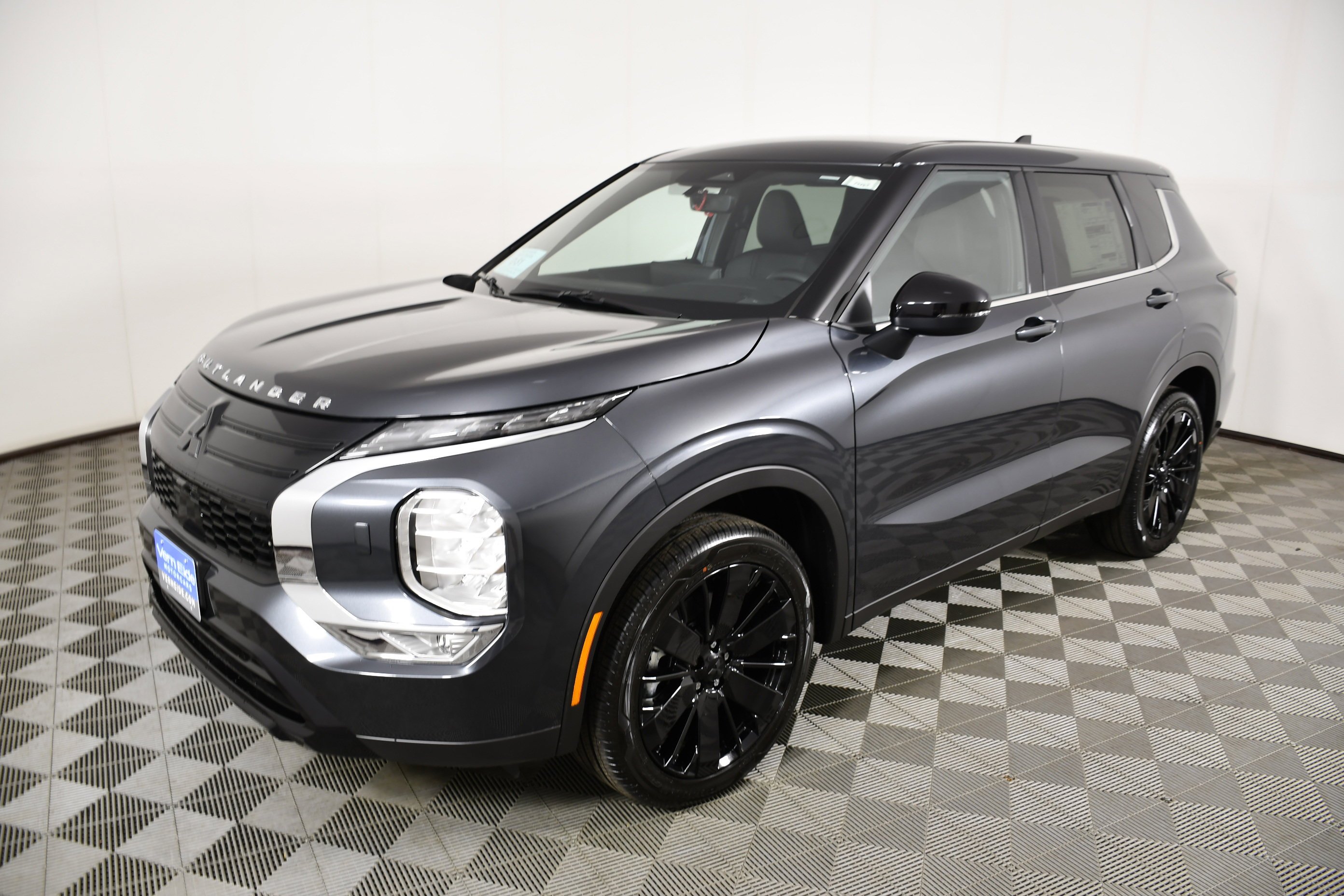 New 2026 Graphite Gray Mitsubishi LE image 10