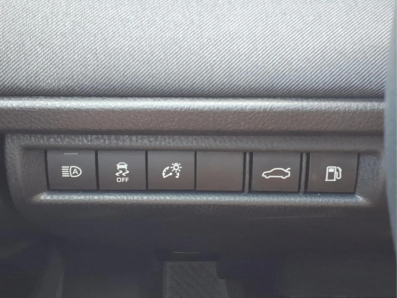 Certified Used 2025  Toyota LE image 18
