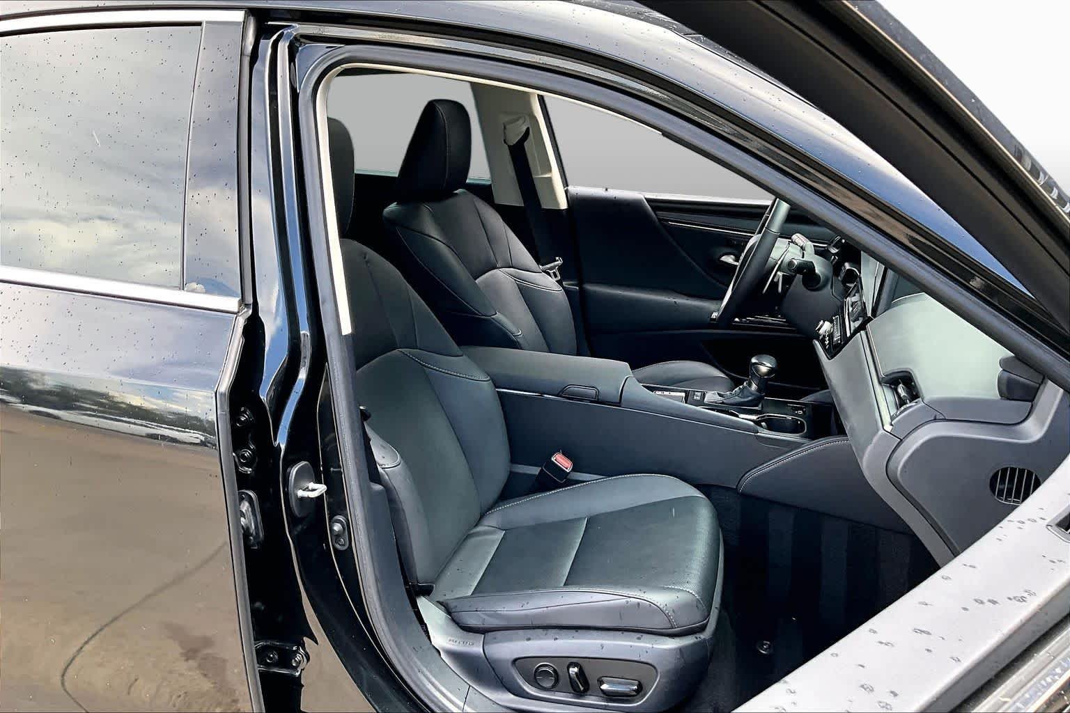 Pre-Owned 2023 Lexus ES 300h