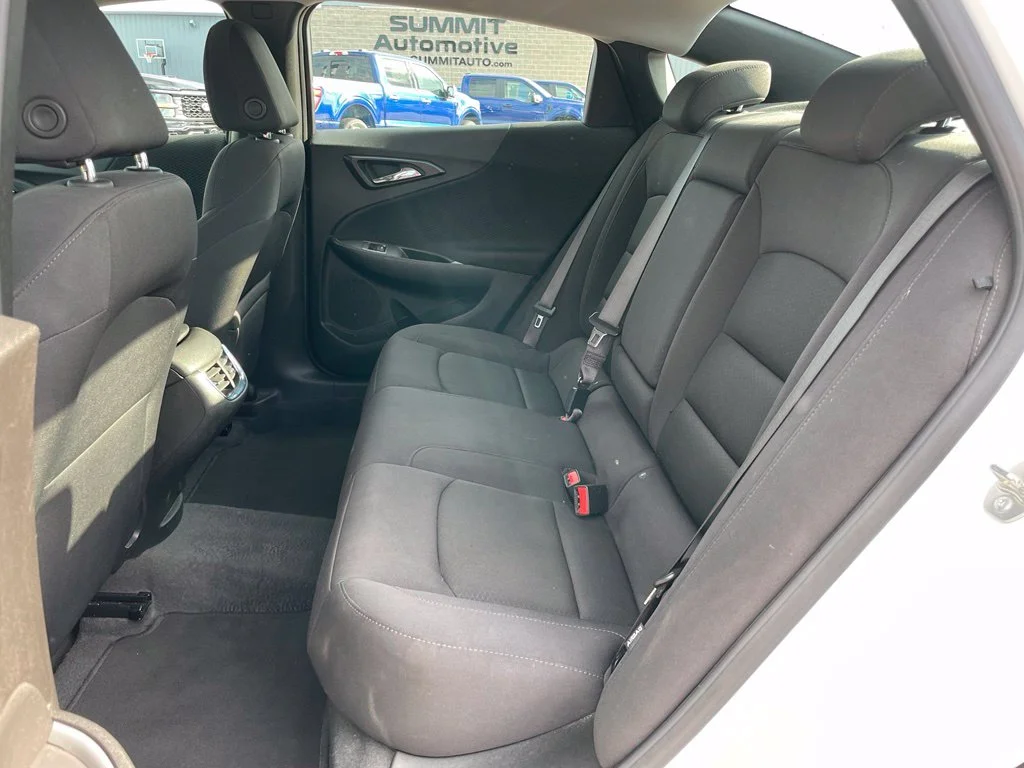 Used 2024 Summit White Chevrolet LT image 8