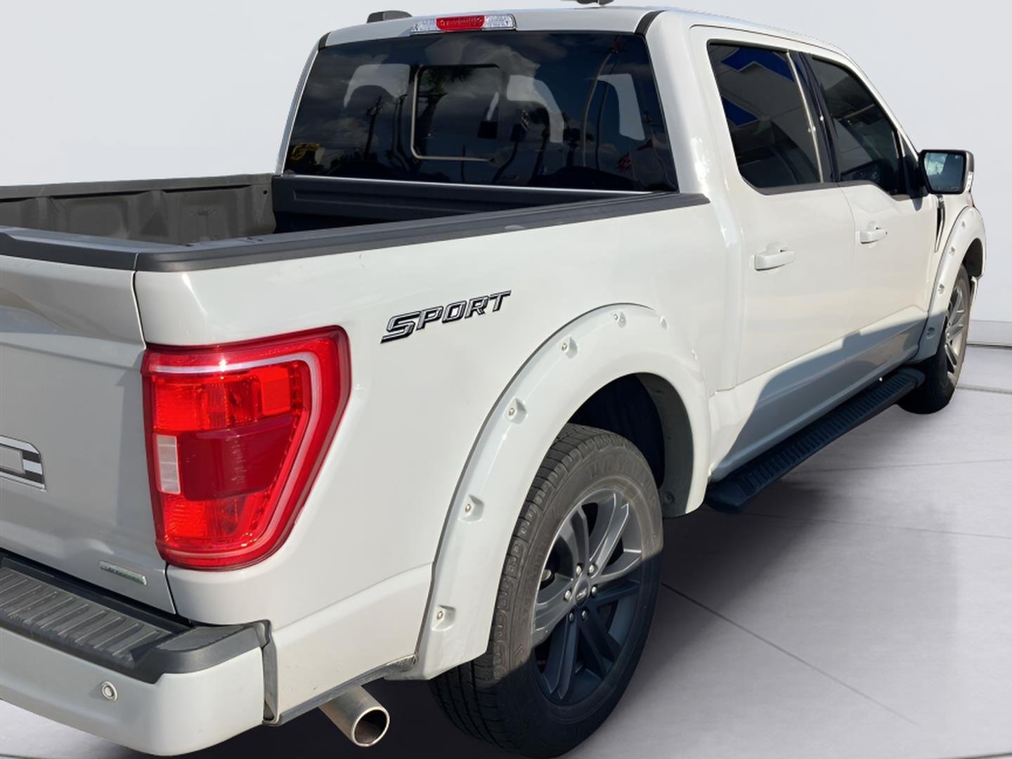 Used 2023 Avalanche Gray Ford XLT image 4