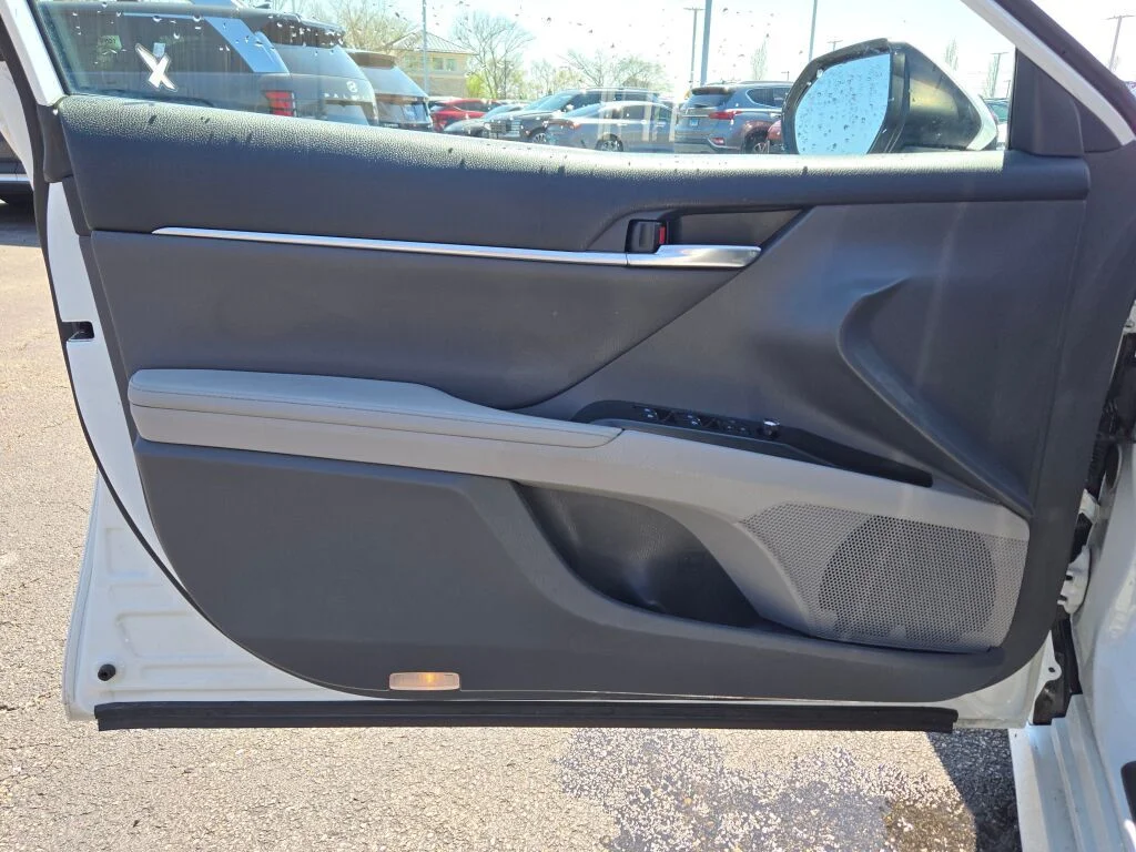 2020 Toyota Camry XLE - Photo 19