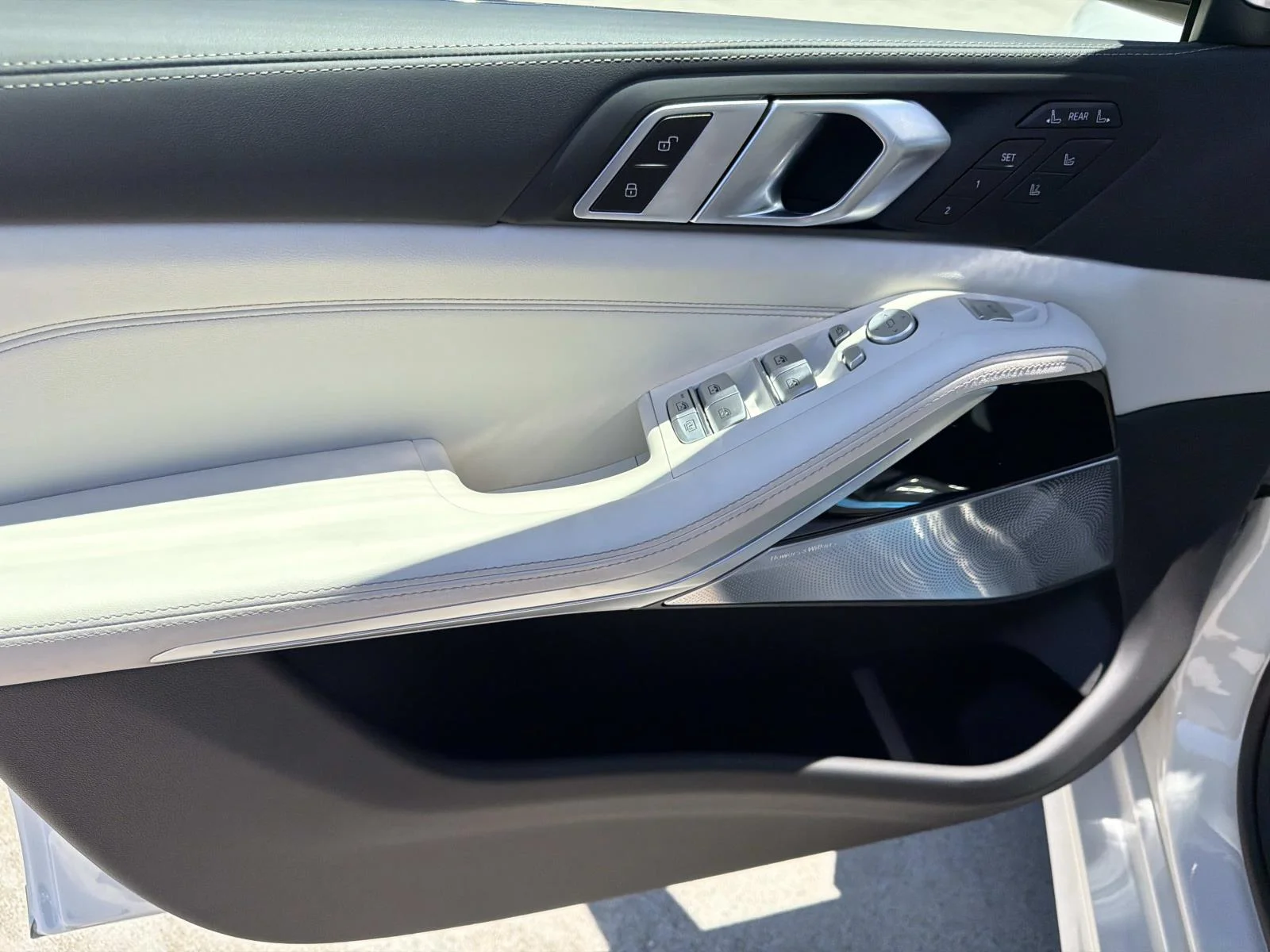 New 2026 Mineral White Metallic BMW ALPINA XB7 image 14