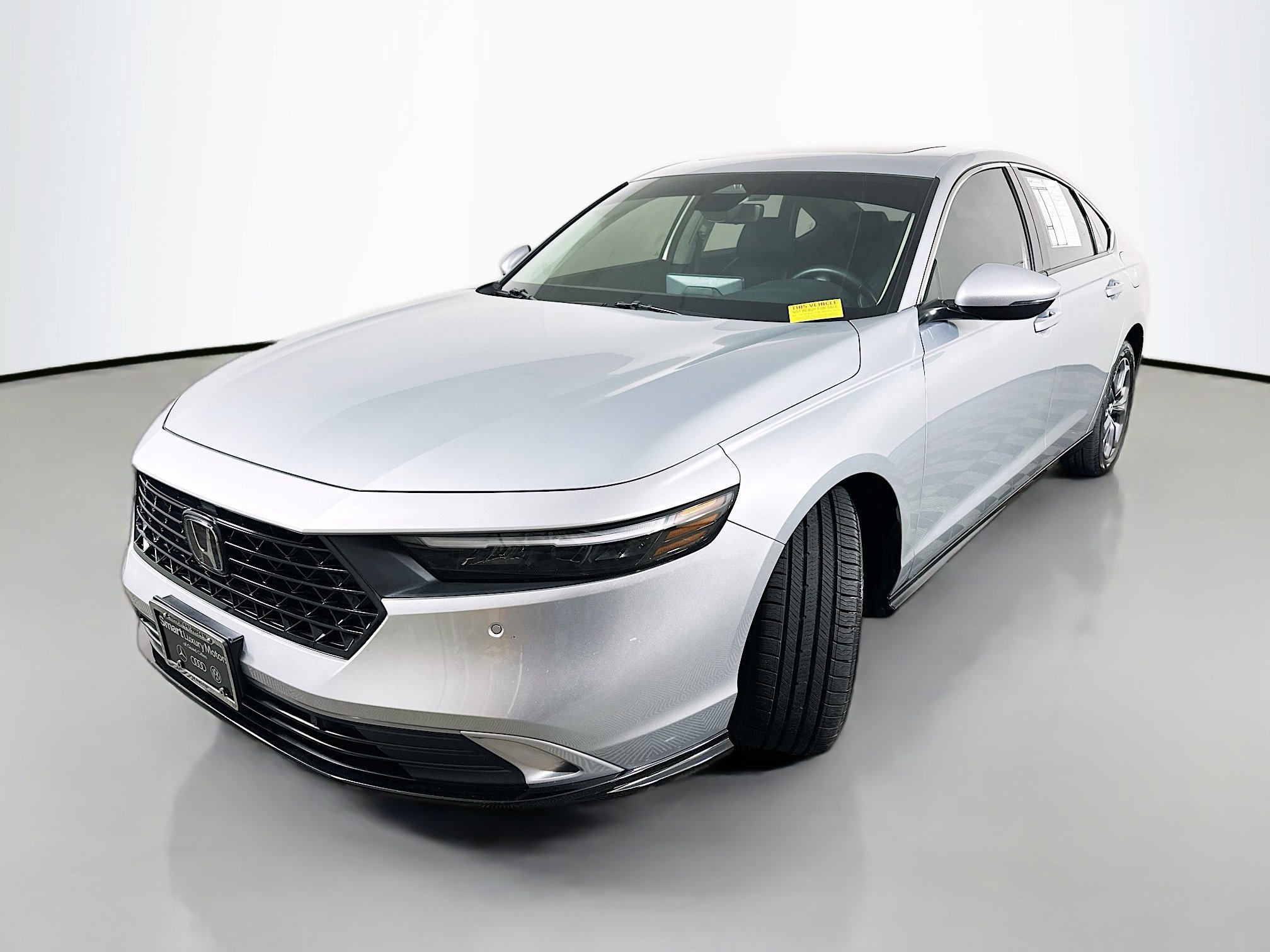 Used 2024 Solar Silver Metallic Honda EX-L image 4