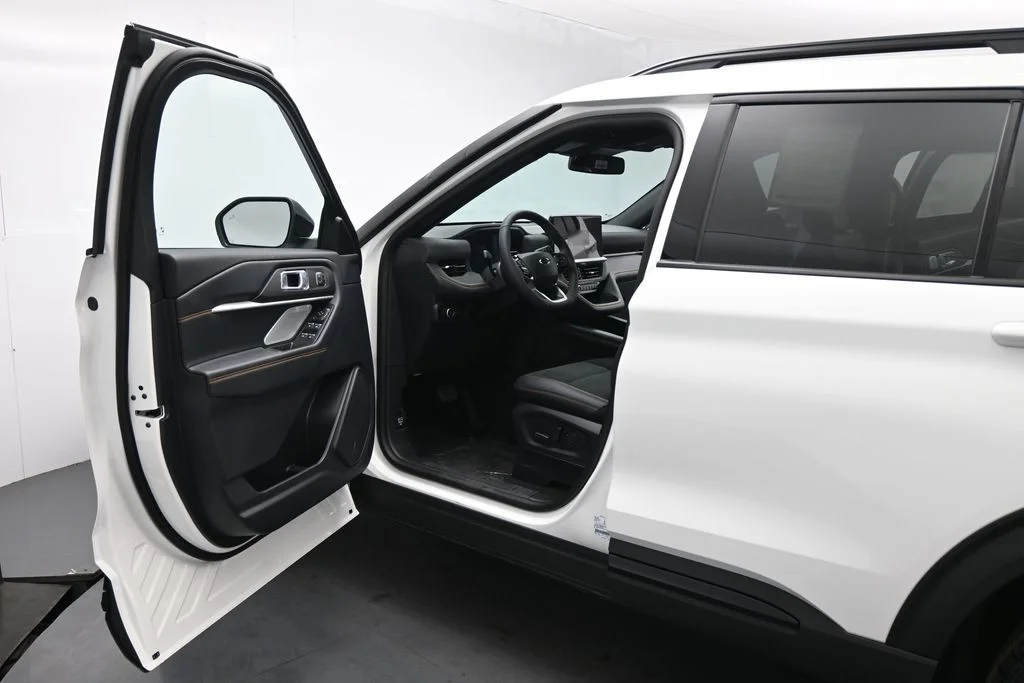 New 2026 Star White Metallic Tri-Coat Ford Tremor image 8