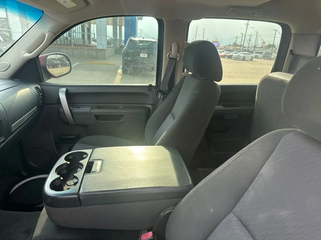 Used 2011 Red Chevrolet LT image 2