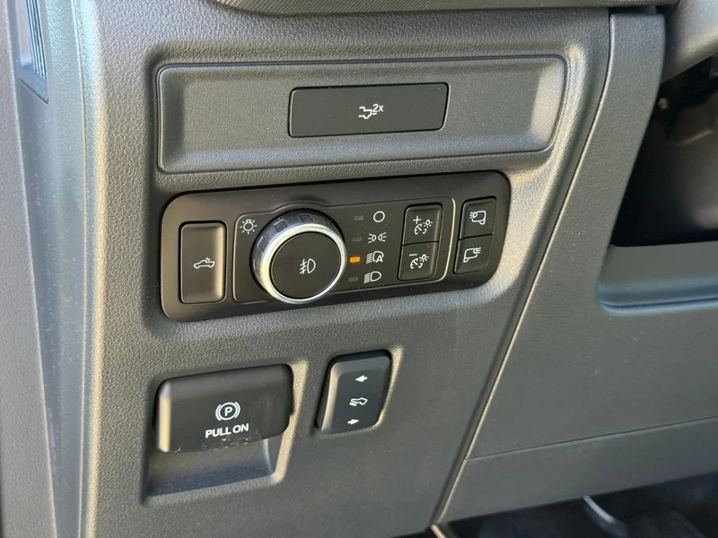 New 2026 Oxford White Ford LARIAT 4WD SuperCrew 5.5