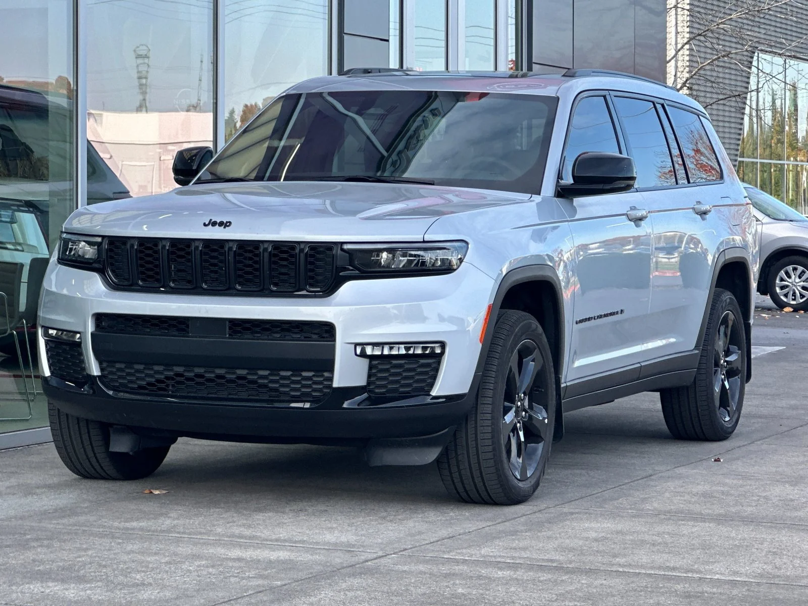 Used 2025 Silver Zynith Jeep Limited image 8