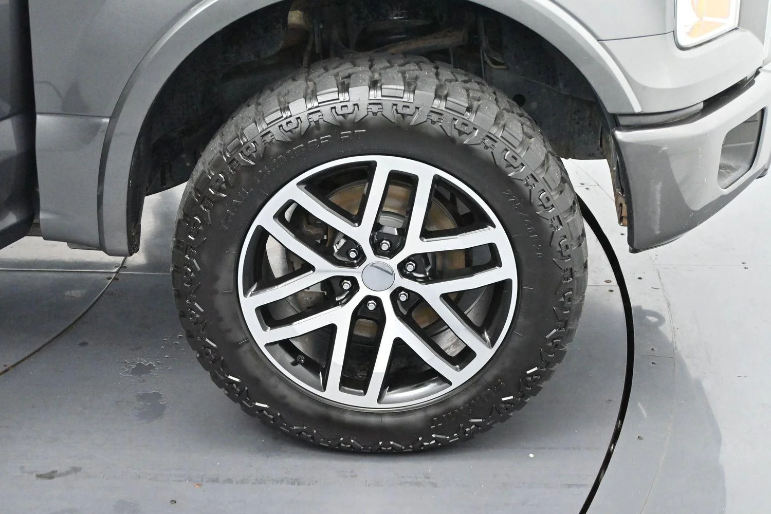 Used 2016 Magnetic Metallic Ford XLT image 35