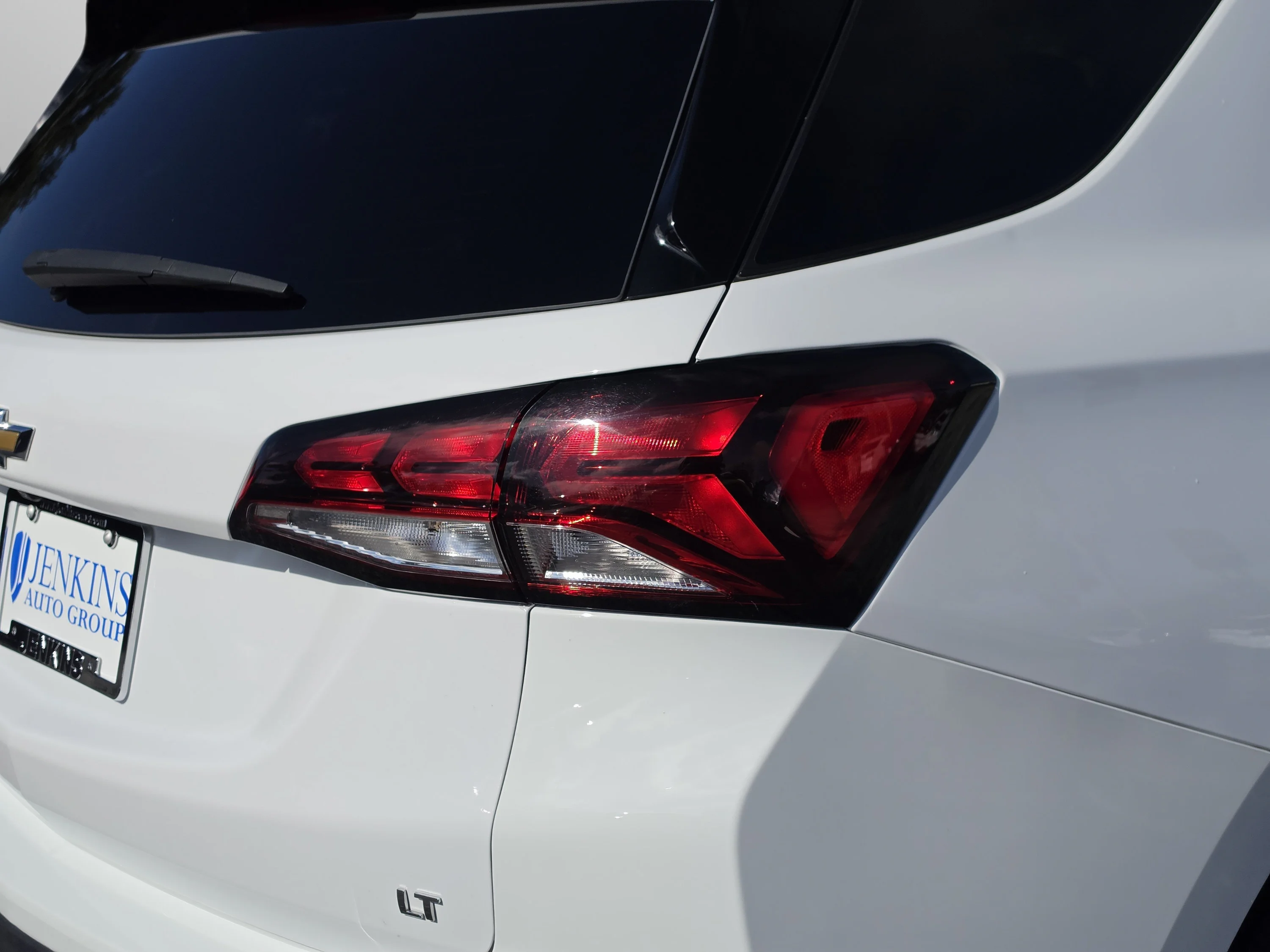 Used 2024 Summit White Chevrolet LT image 14