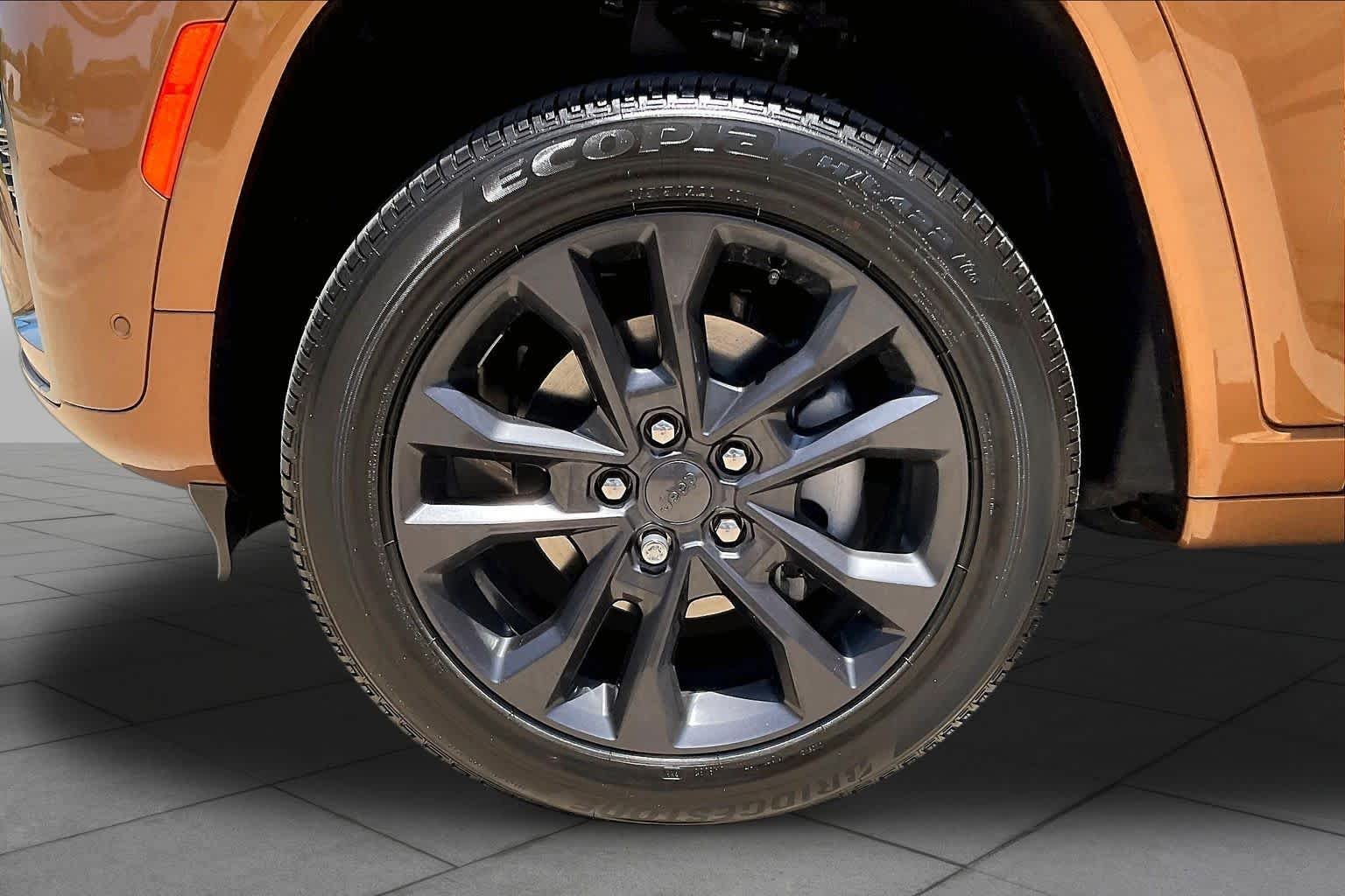 New 2026 Copper Shino Metallic Clear-Coat Exterior Paint Jeep Limited Reserve image 11