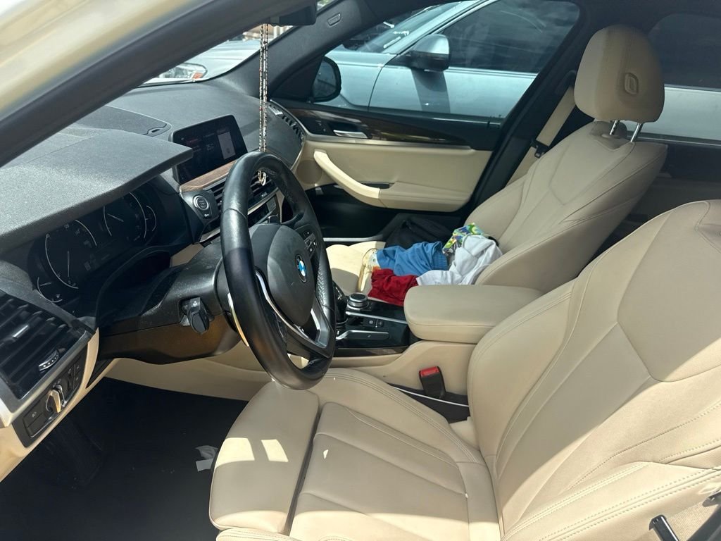 Used 2021 White BMW sDrive30i image 10