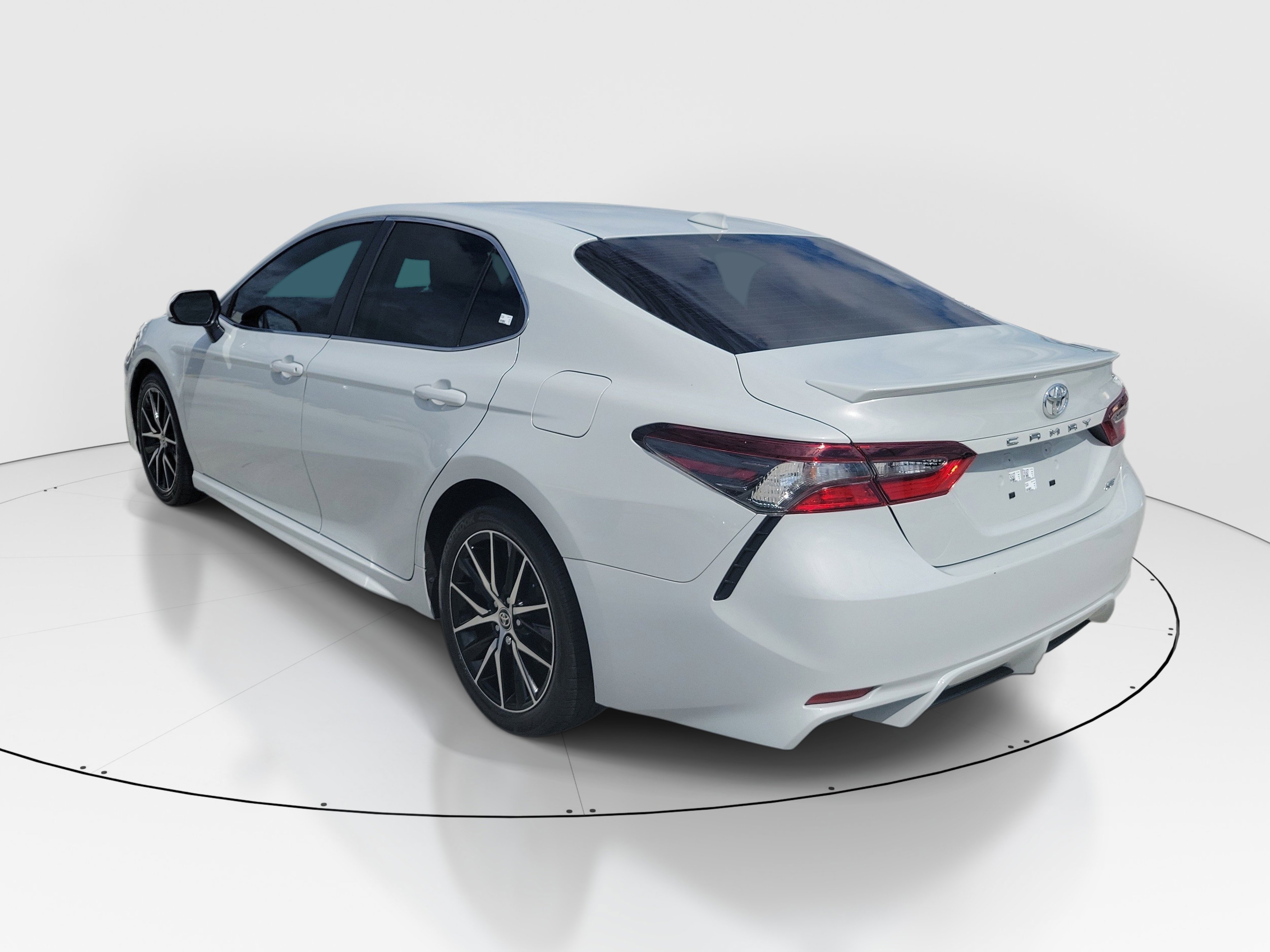 Used 2024 Ice Toyota SE image 4