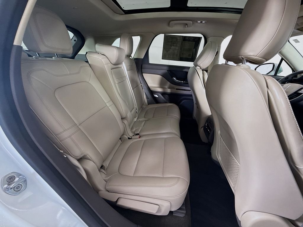 Used 2021 Pristine White Lincoln Reserve image 29