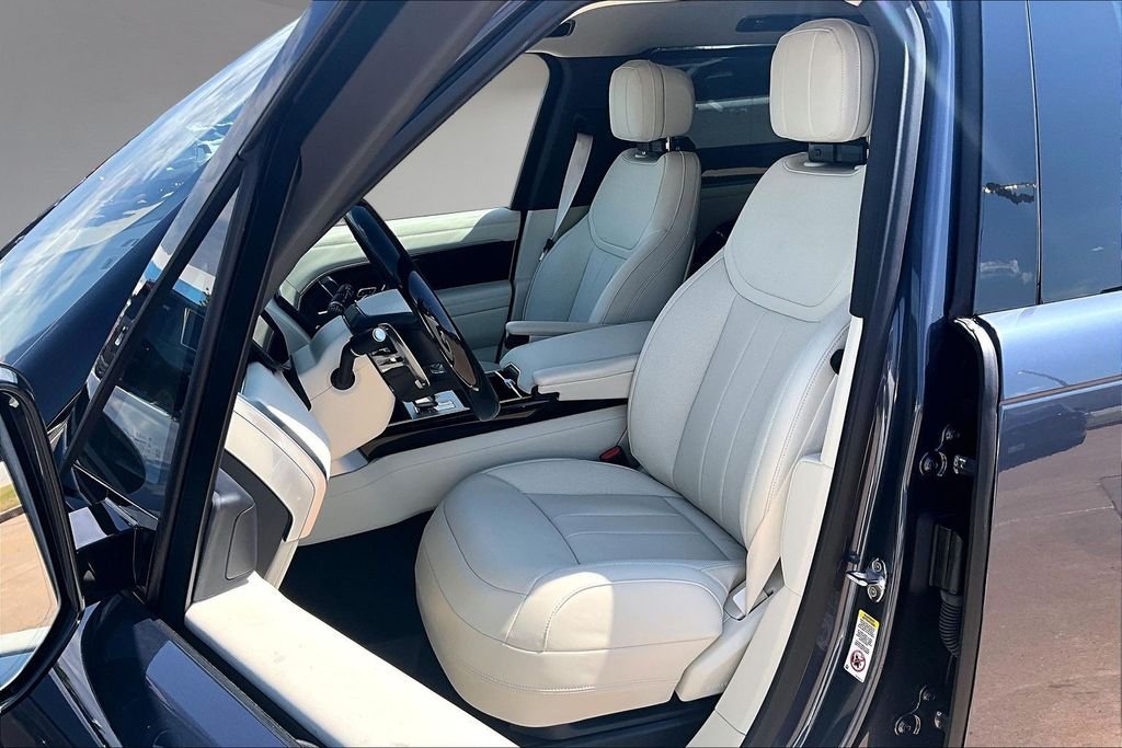New 2026 Varesine Blue Metallic Land Rover SE image 9