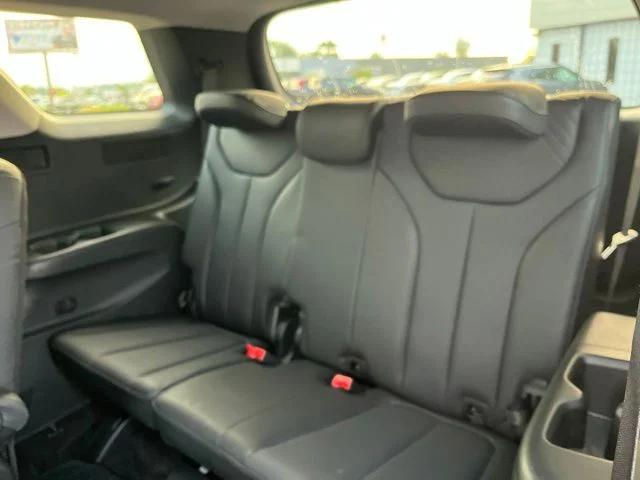 Used 2025 White Hyundai SEL image 17
