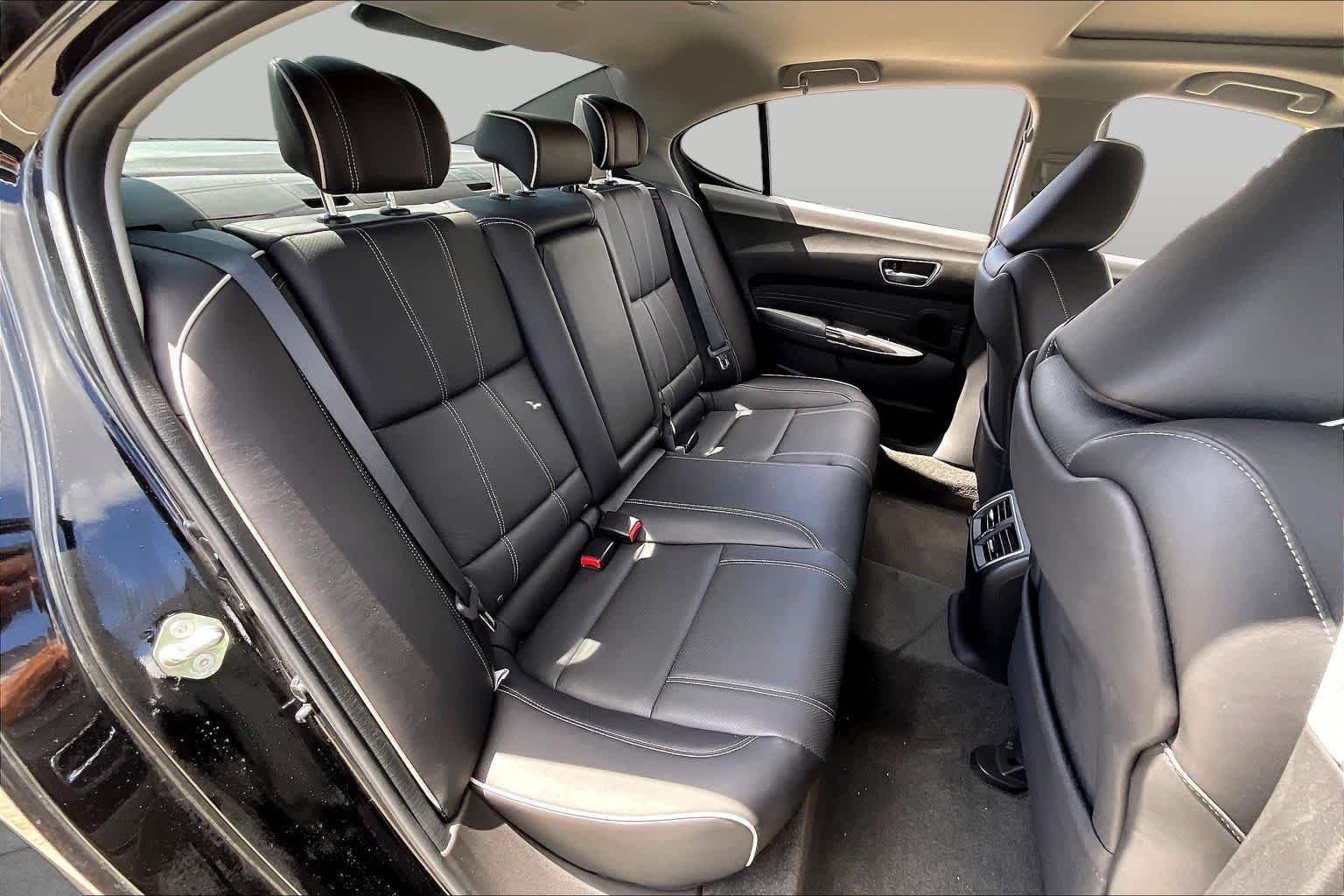 Used 2018 Crystal Black Pearl Acura w/Technology Pkg image 18