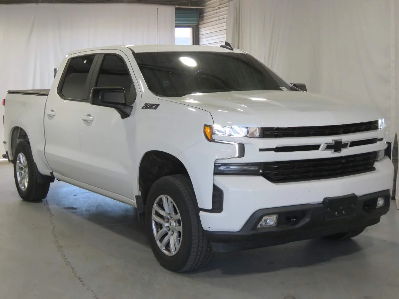 Used 2019 Summit White Chevrolet RST Crew Cab image 3