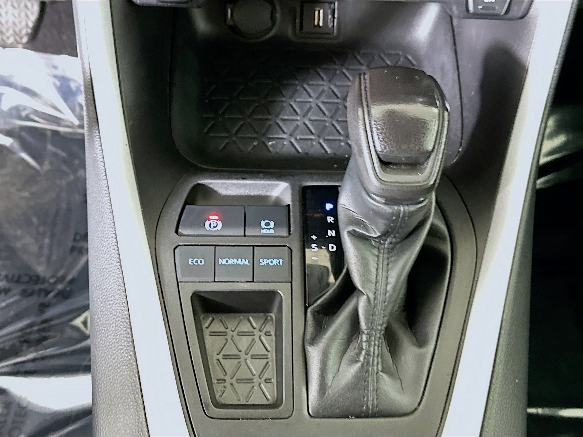 Used 2022 Silver Sky Metallic Toyota XLE image 21