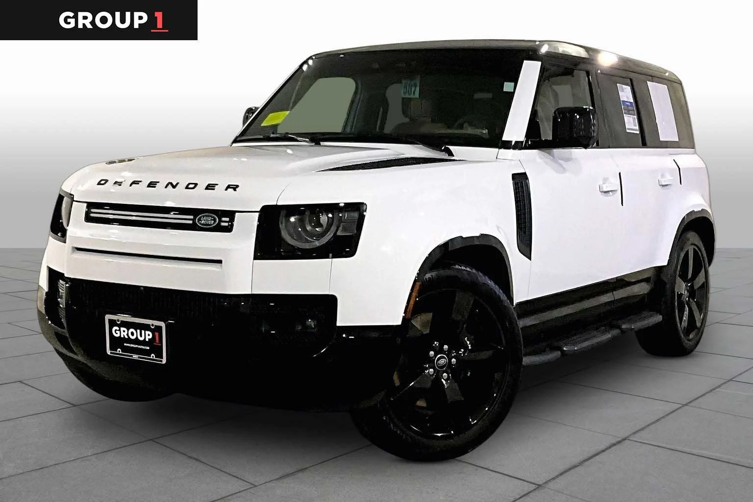 2025 Land Rover Defender 110 V8 P525's photo