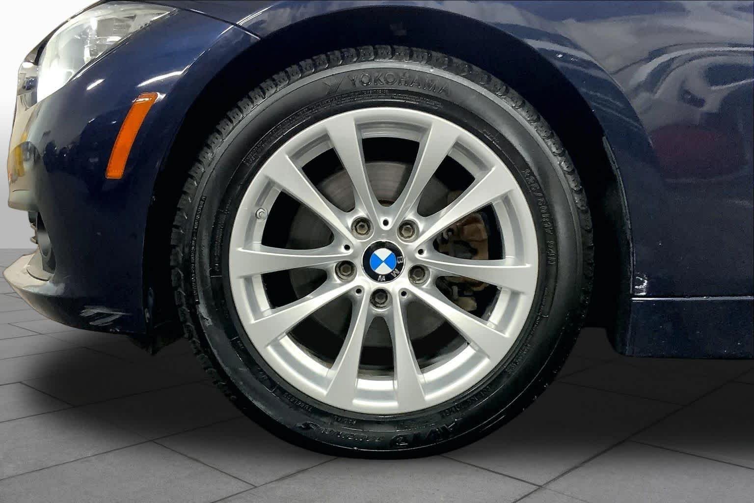Used 2016 Imperial Blue Metallic BMW 320i xDrive image 11