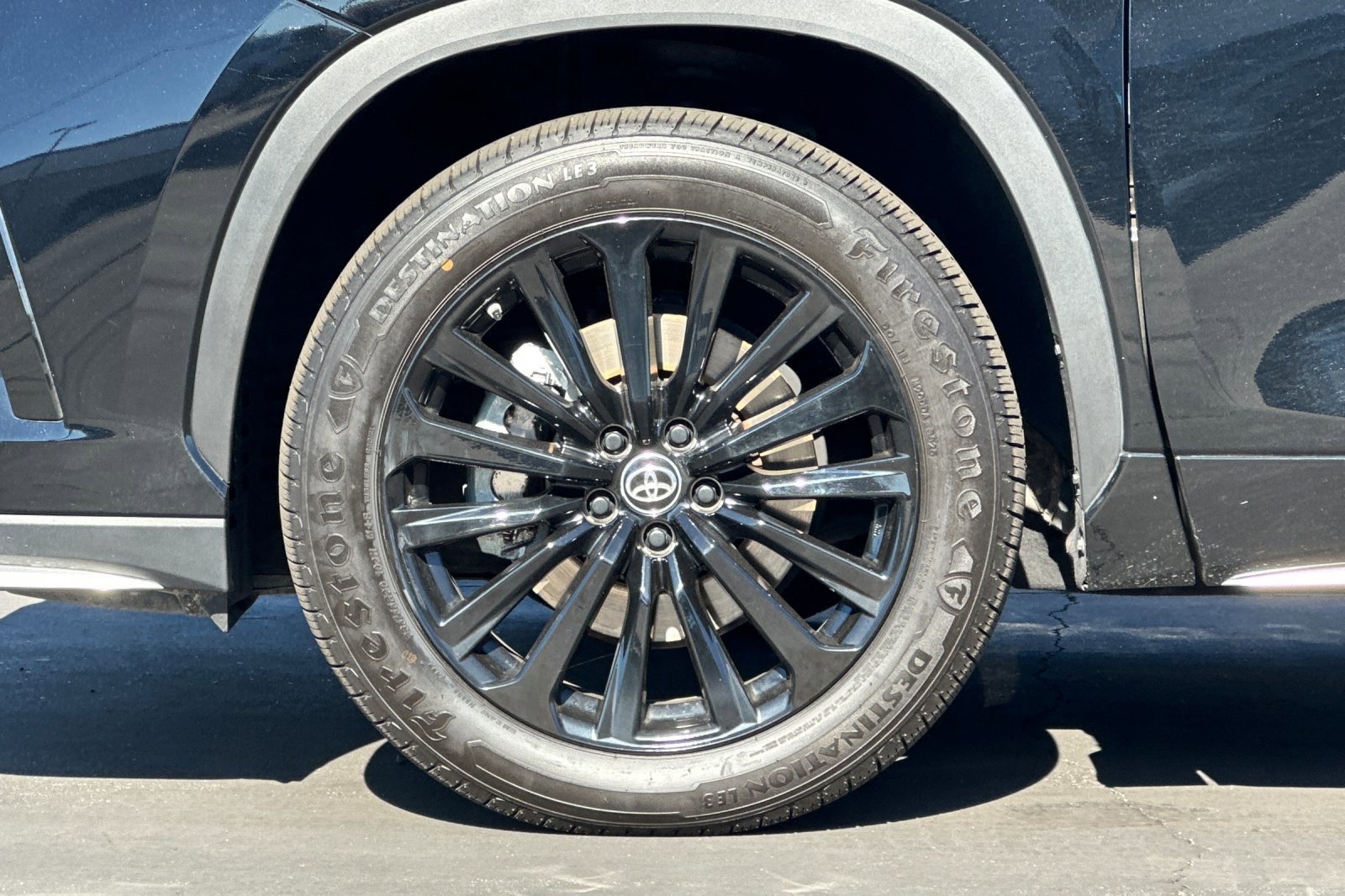 2025 Toyota Highlander LE - Photo 27