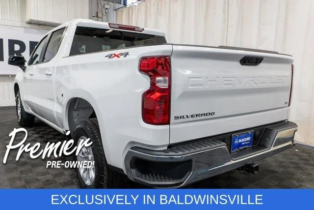 Used 2025 Summit White Chevrolet LT image 7