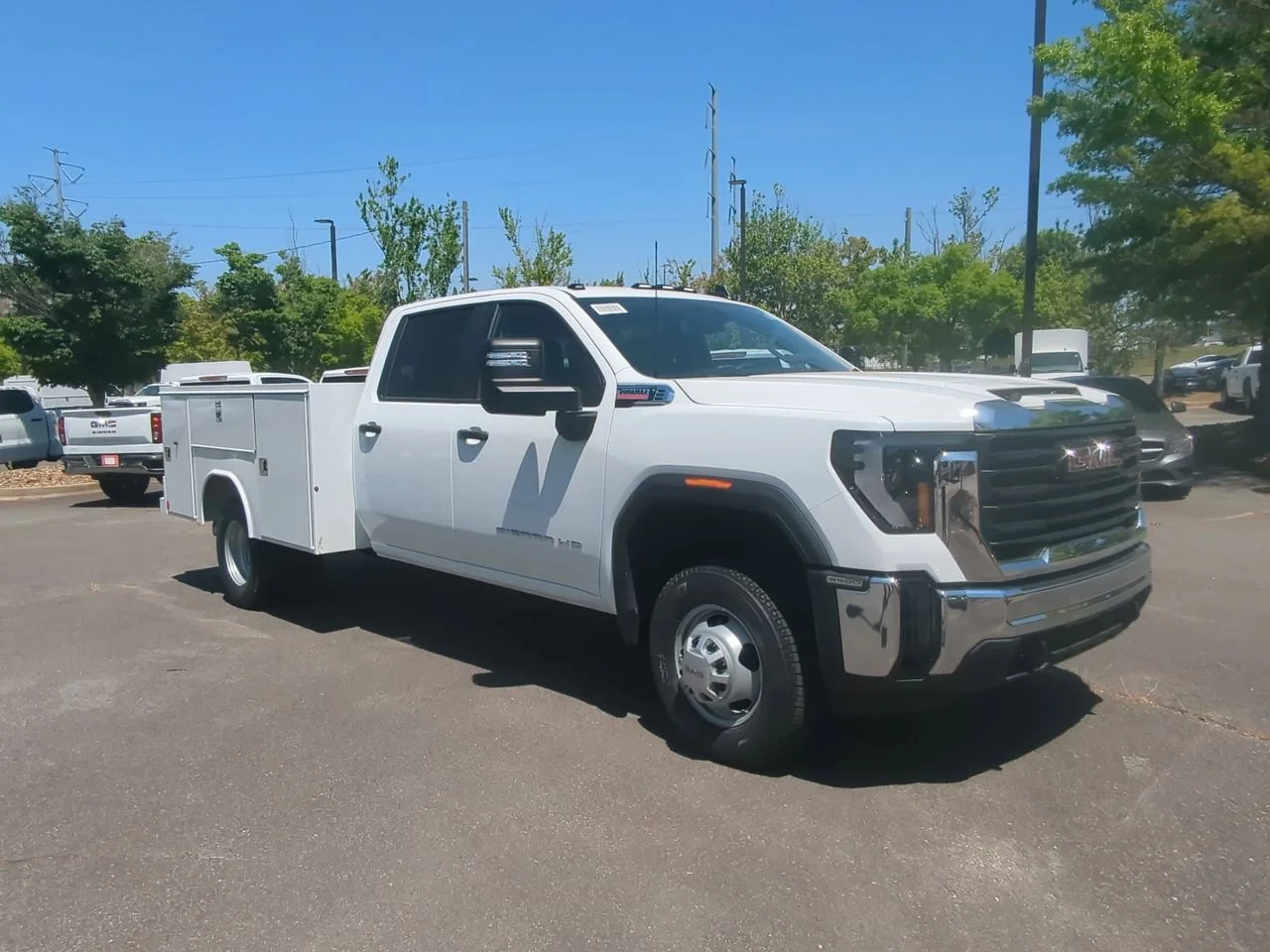 New 2026 Summit White GMC Pro image 2