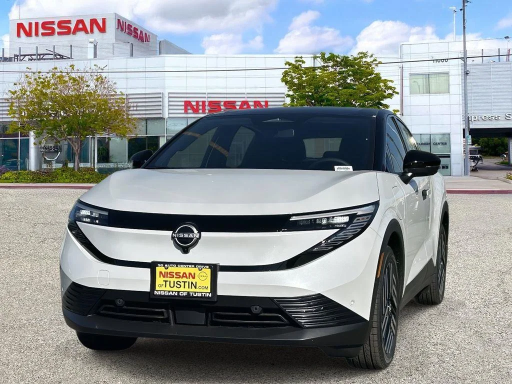 New 2026 Everest White Pearl Tricoat/Black Nissan SV+ image 8