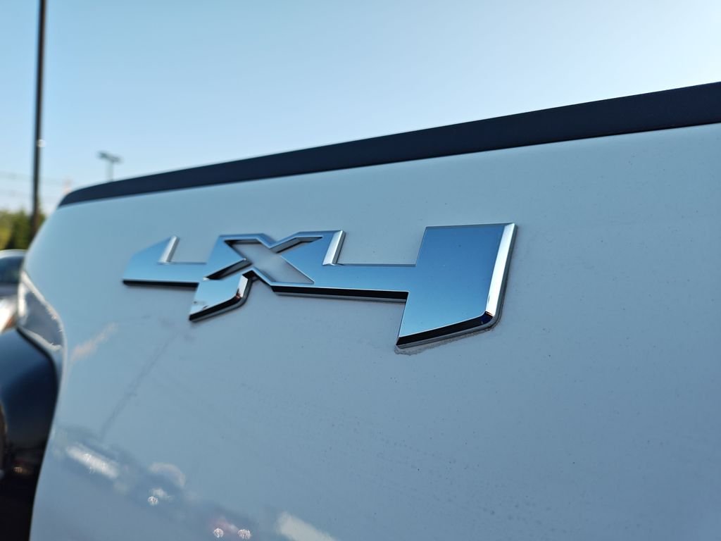Used 2025 White GMC SLT image 28