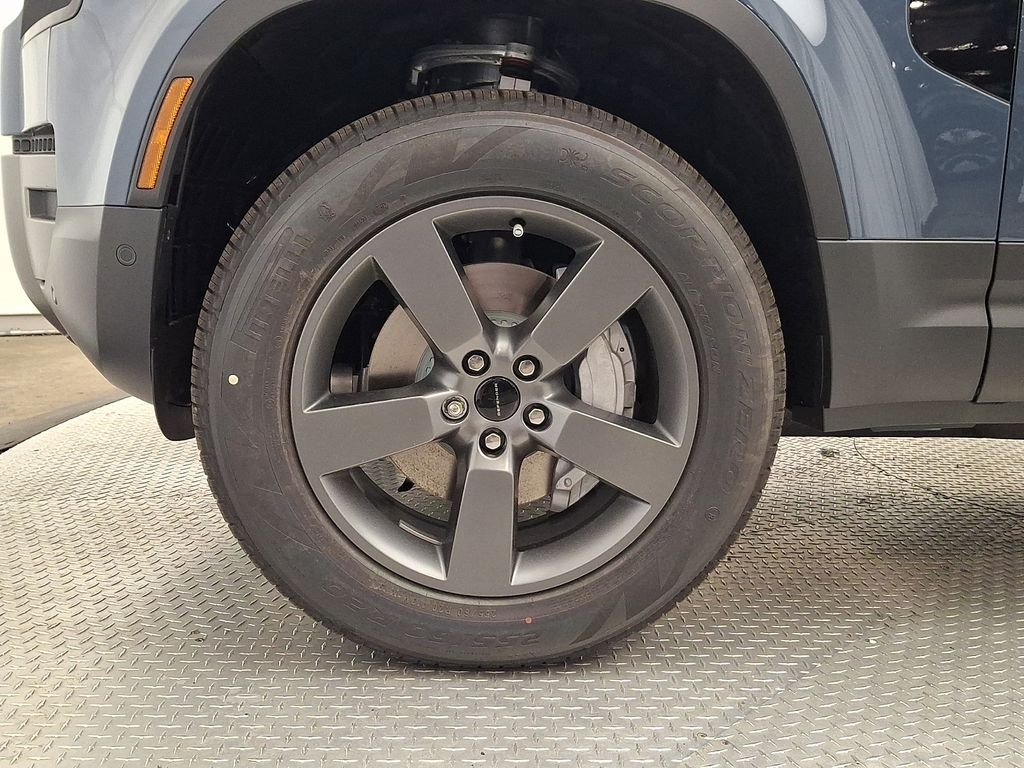 New 2026 Tasman Blue Metallic Land Rover S image 5