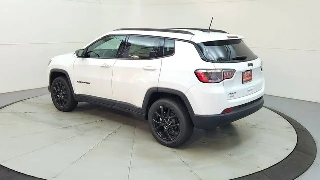 New 2026 Bright White Clear-Coat Exterior Paint Jeep Latitude image 8